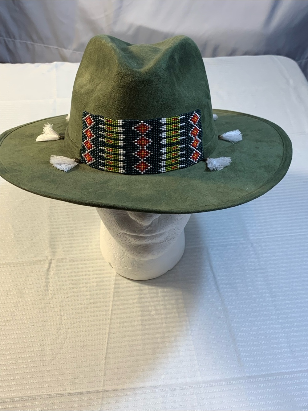Oli ve Green Suede Fedora with Beaded Band.Fedora embroidered hatband. EC.